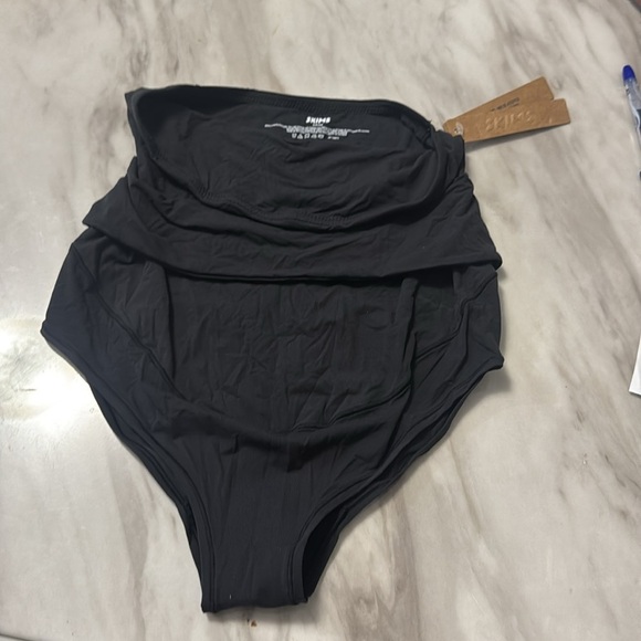 Skims fits everybody maternity high waisted brief NWT size small - Picture 5 of 6
